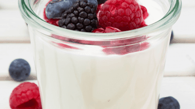 yoghurt and berries