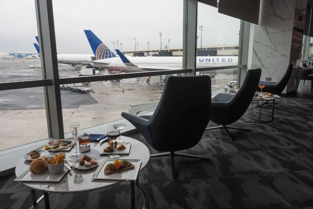 airport lounge candor